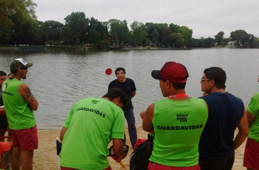 Curso de capacitación y reválida para Guardavidas Curso de capacitación y reválida para Guardavidas