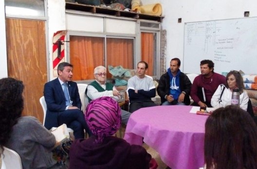 Adultos mayores se capacitan en el uso de celulares  Adultos mayores se capacitan en el uso de celulares