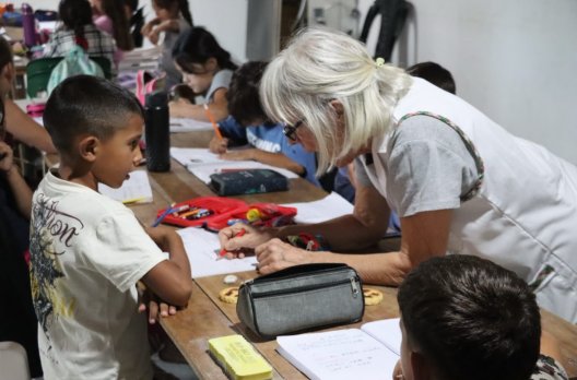 Vuelven las clases de apoyo escolar a los barrios para acompañar las trayectorias educativas